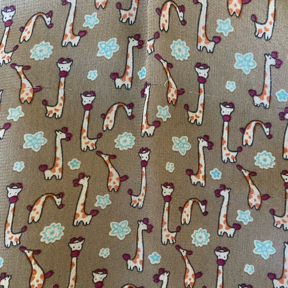 Scoop Neck Giraffe Blouse - Picture 2 of 4